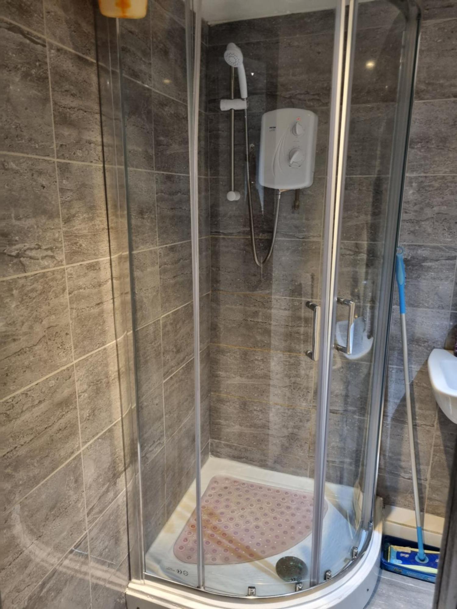 A Cosy Deluxe Size Studio With Queen Size And Sofa Bed Apartamento Leeds  Exterior foto